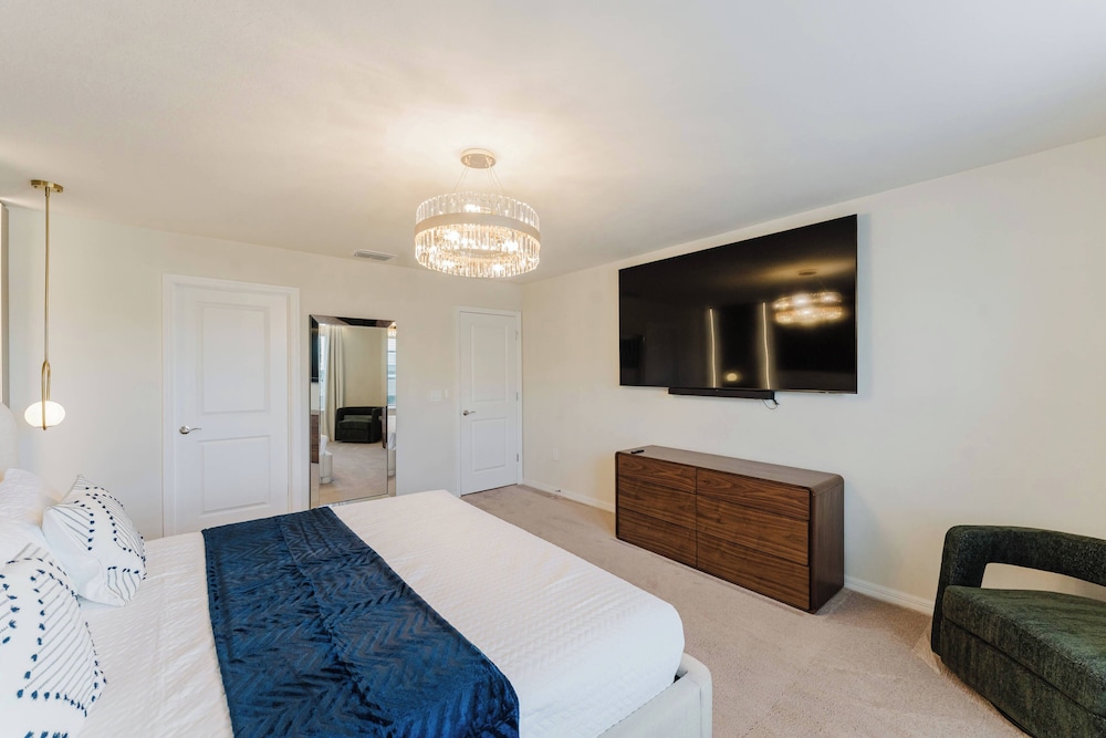 Family 5BR Windsor Island Princess Toy Story Rooms