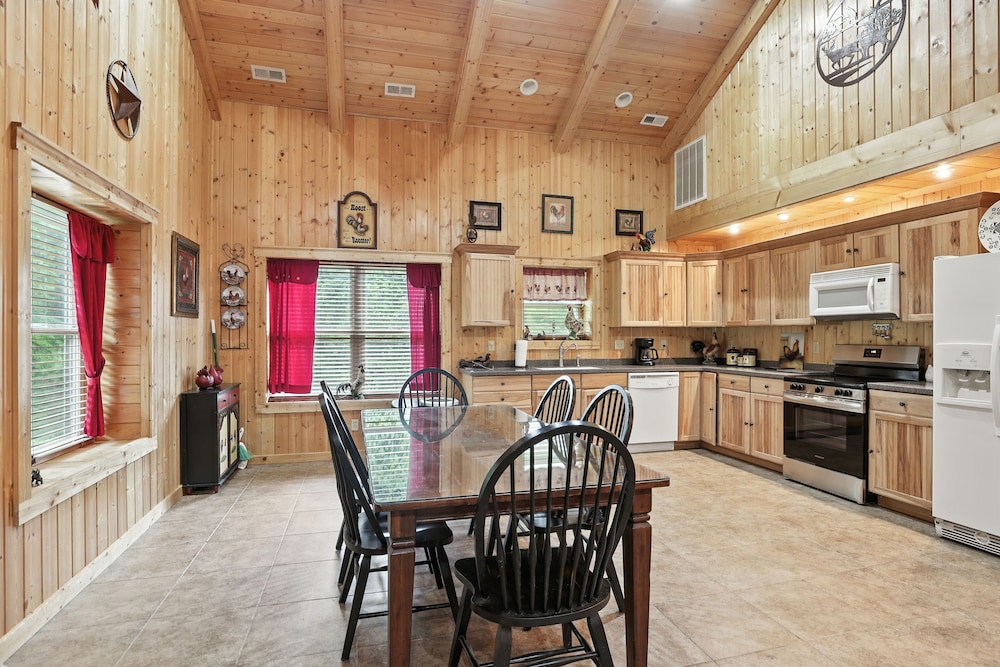 Secluded Mountain Retreat With Stunning Views 4 Bedroom Home