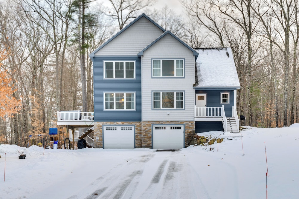 Mtn-view Gem w/ Hot Tub & Fire Pit in North Conway