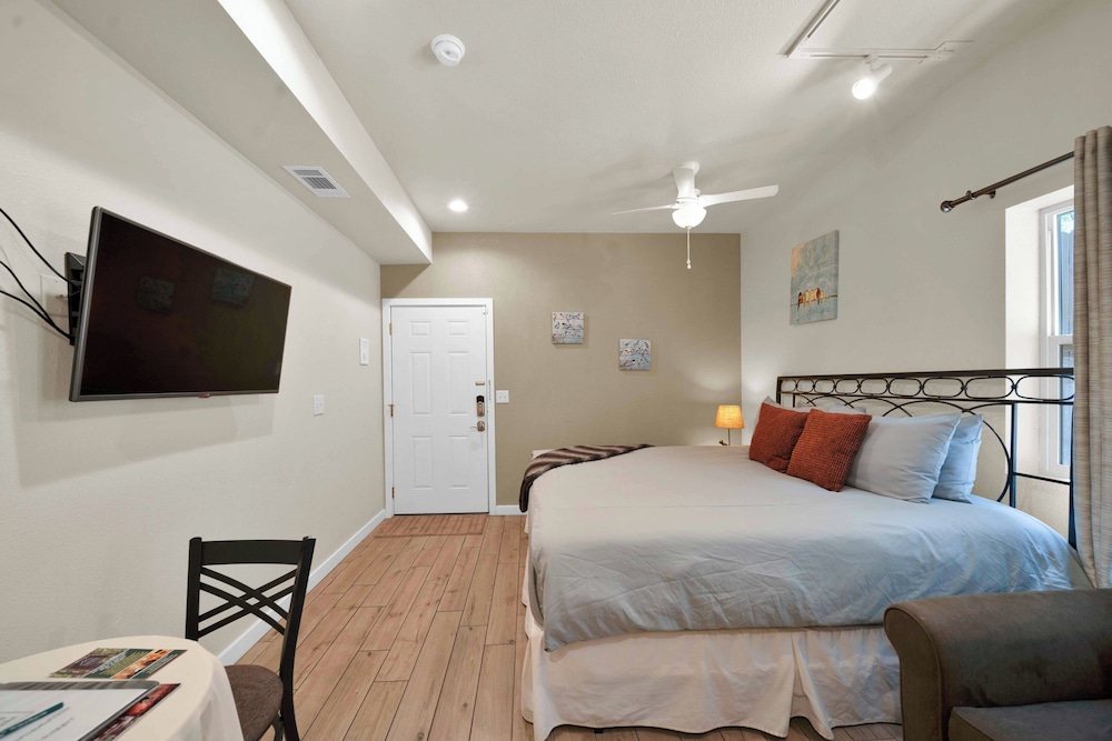 The Inn at Shasta Lake