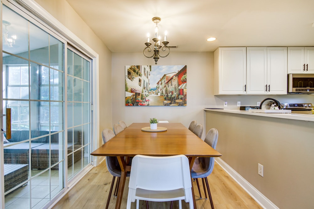 Charming Lewes Townhome w/ Sunroom: 5 Mi to Beach! view 2