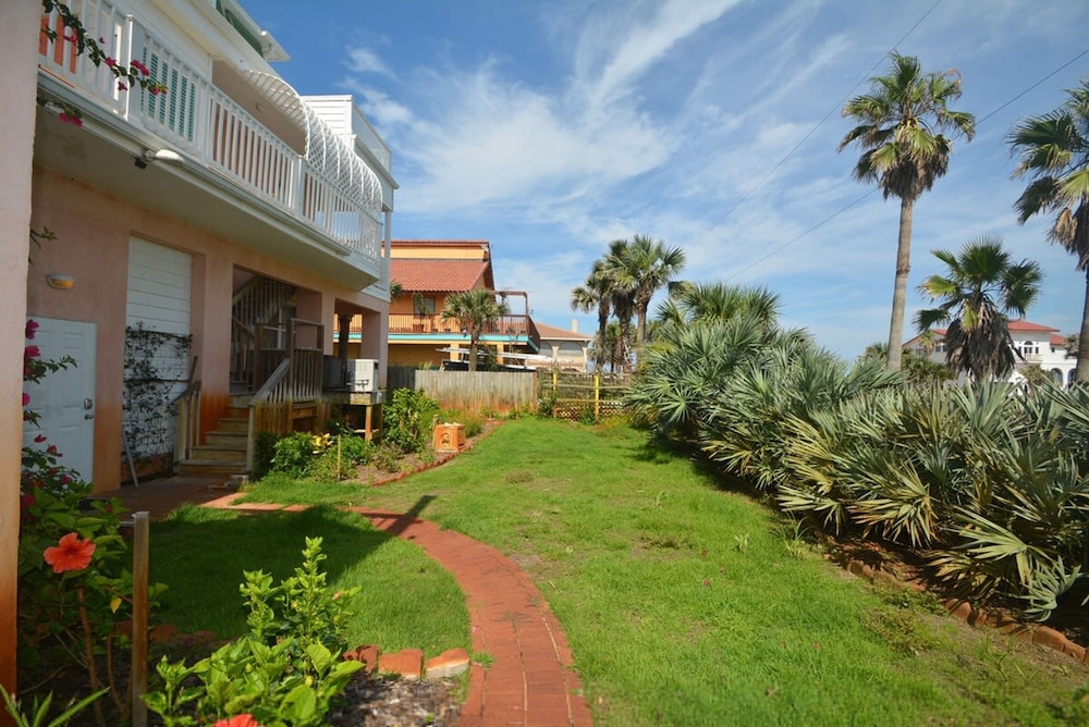 Just Beachy A Luxury Retreat Sleeps 12 3 Levels With Elevator- Perfect for 1-3 Families