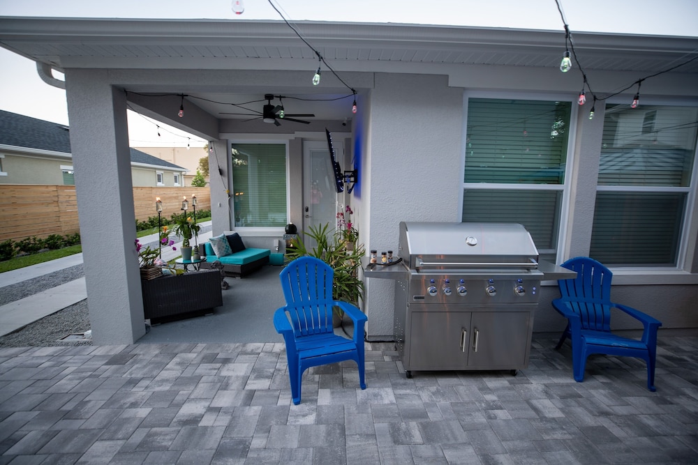 Brand New Modern Pet Friendly Zen Home W/ Private Home Theater & Hot Tub! 2 Bedroom Home by RedAwning