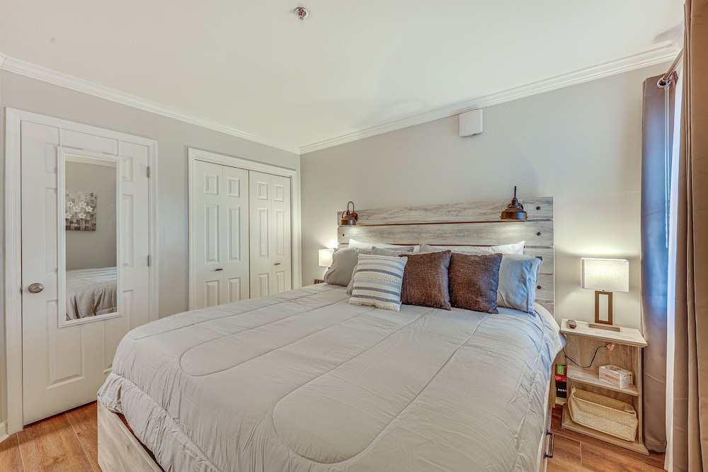 North Topsail Beach Condo in Resort-style Complex! view 4