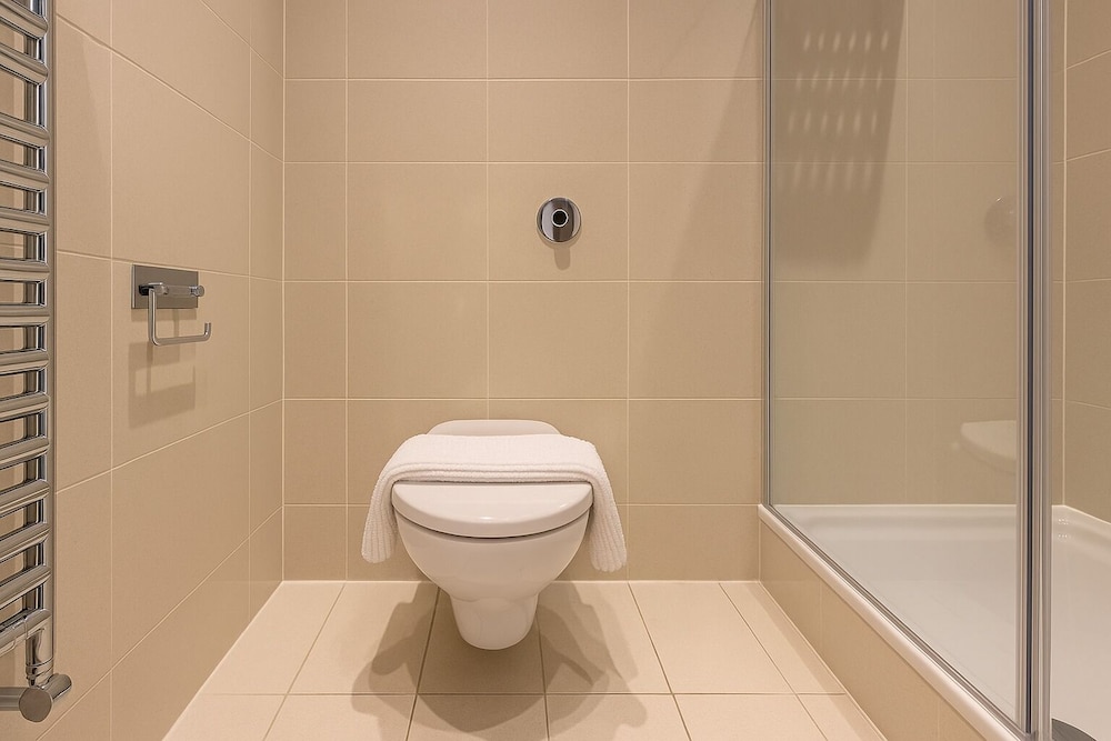 Spacious 3 Bedroom Flat in Kensington photo 5