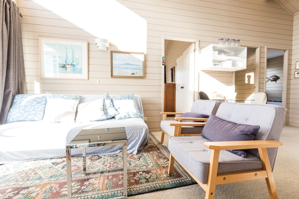 Harbour and Coastal 3 Bedroom Home With Path Views view 2