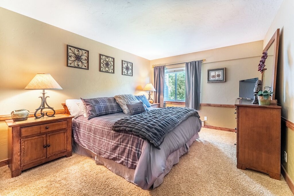 Cinnamon Ridge Building 1, #142
