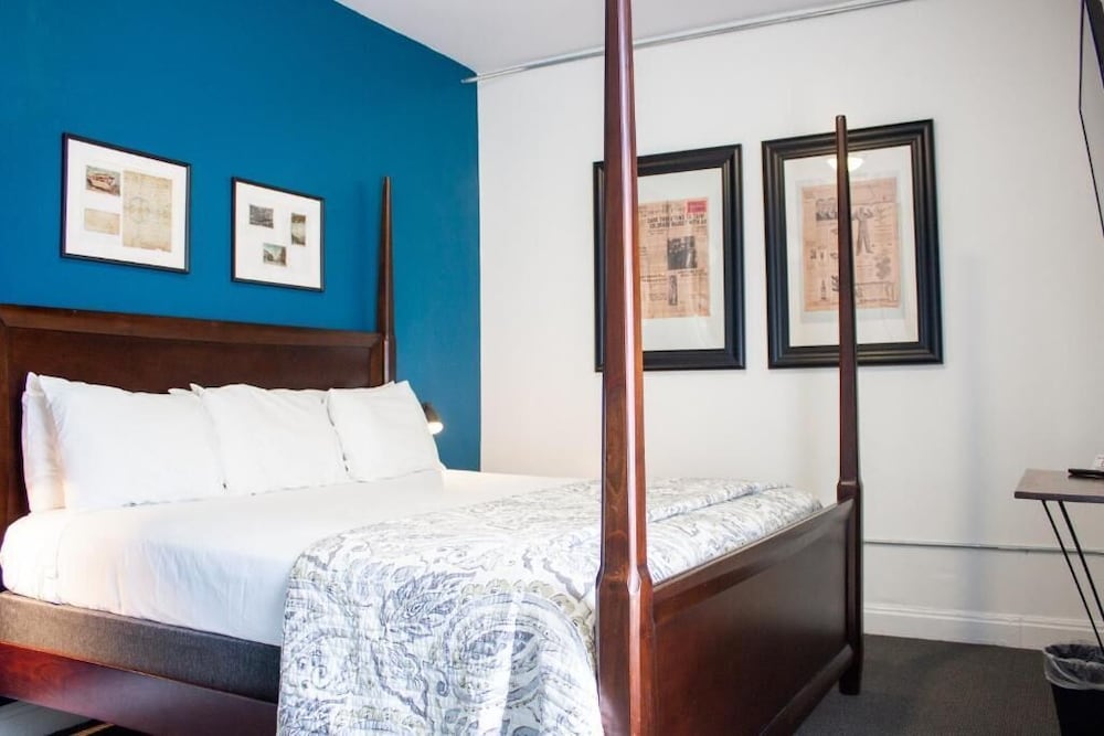 11th Avenue Hostel