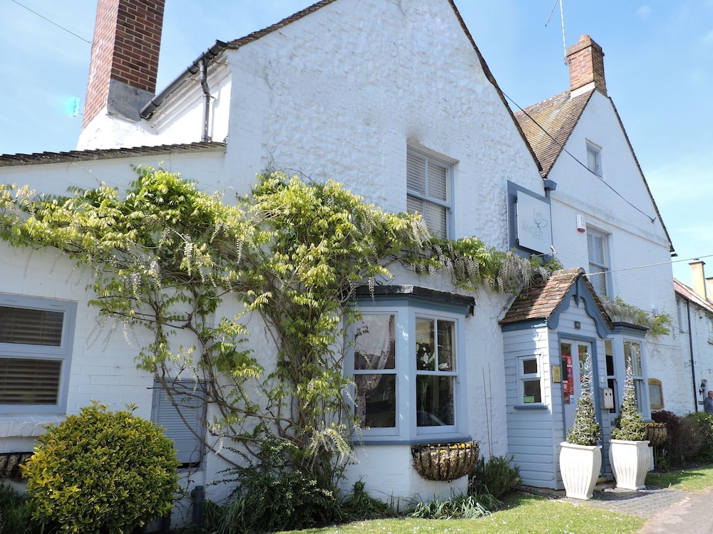 Aylesbury Vacations - The Angel BB - Property Image 1