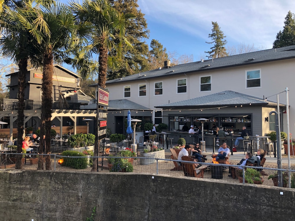 Napa Valley / Sonoma Vacations - Calistoga Inn Restaurant and Brewery - Property Image 33