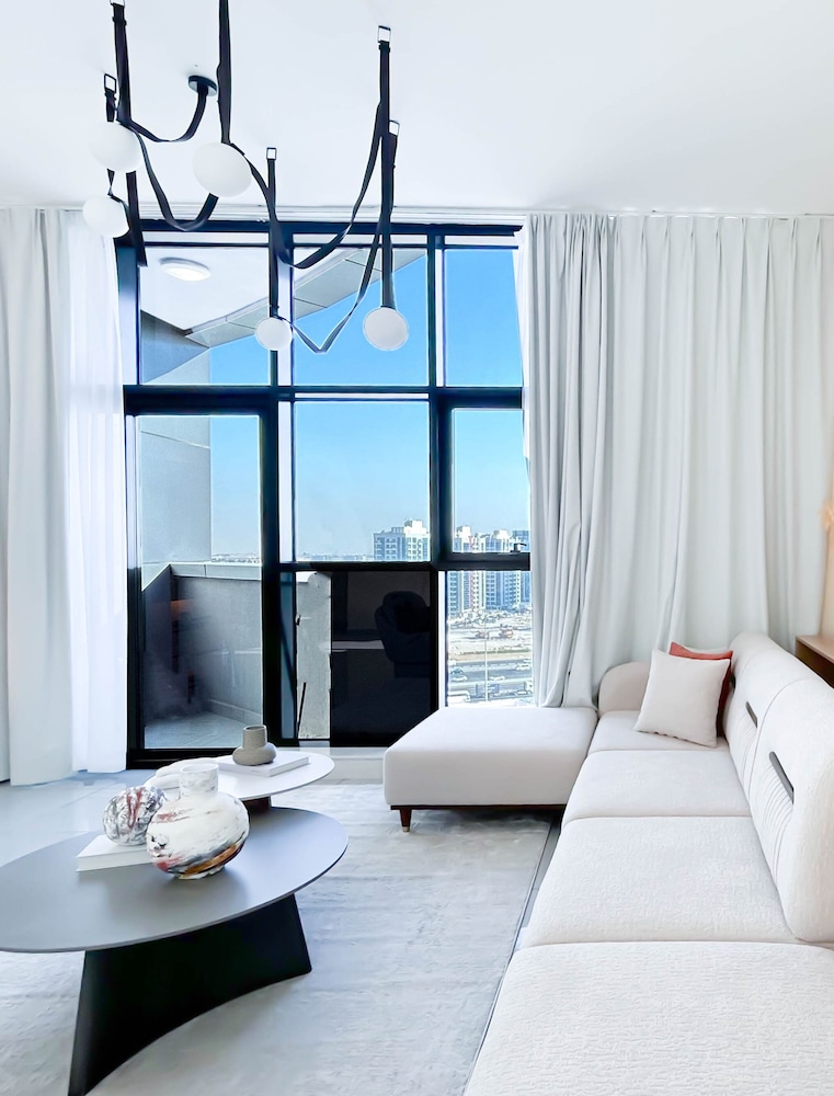 Stylish 1BR With Balcony City Views O2 Tower, JVC