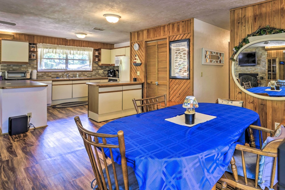 Charming Abode w/ Dock on the Suwannee River