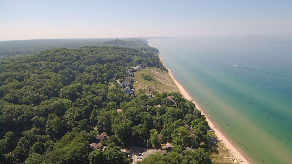 Beach View Cottage - On the Lake