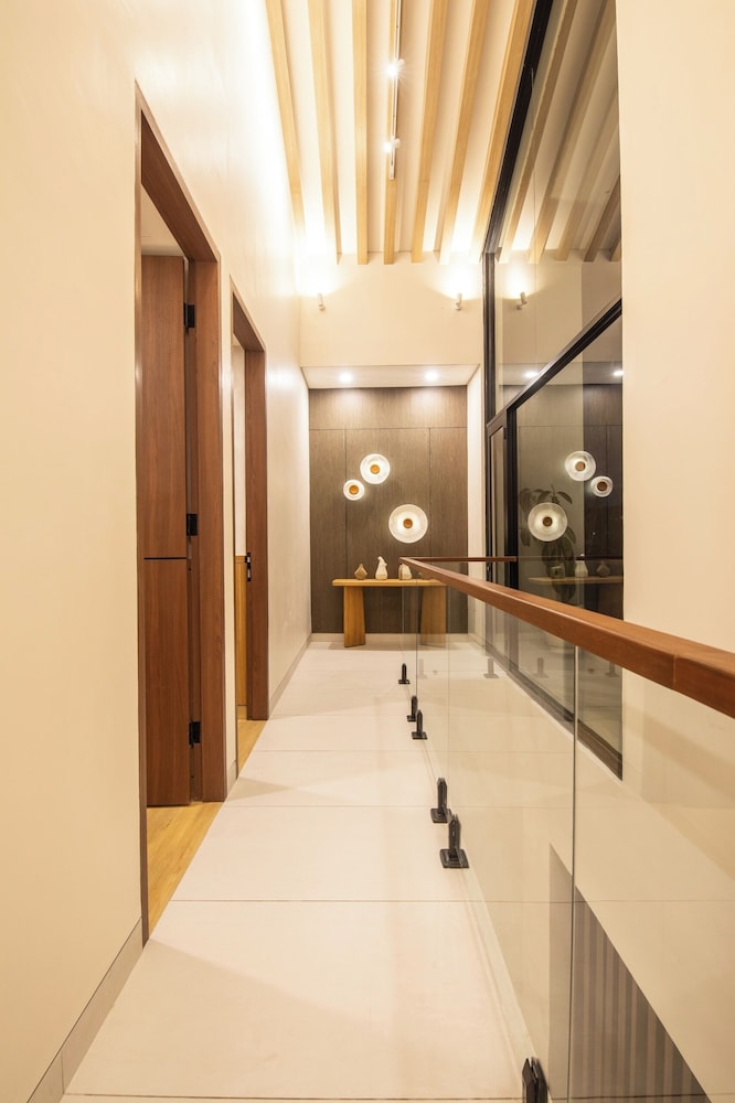Elegant 3BR Escape Canggu AC 5min Shore