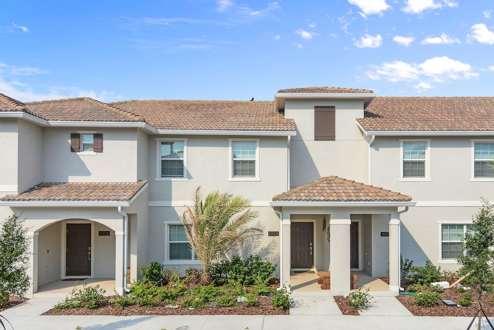 Four Bedroom Family Friendly w/ Screened Pool 4908
