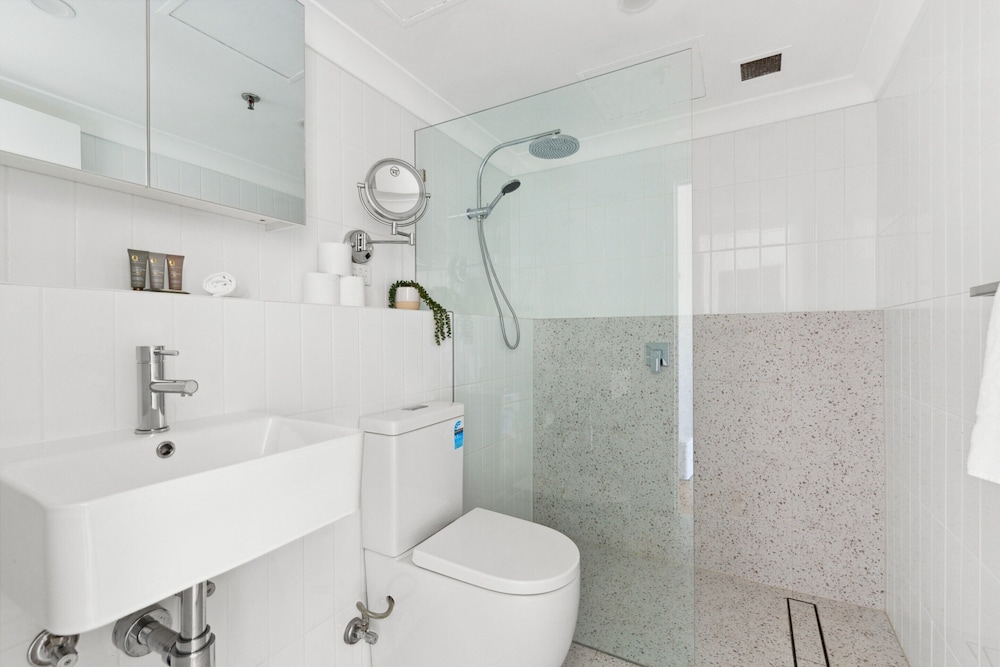 Stylish Studio in the Heart of Newtown With Pool