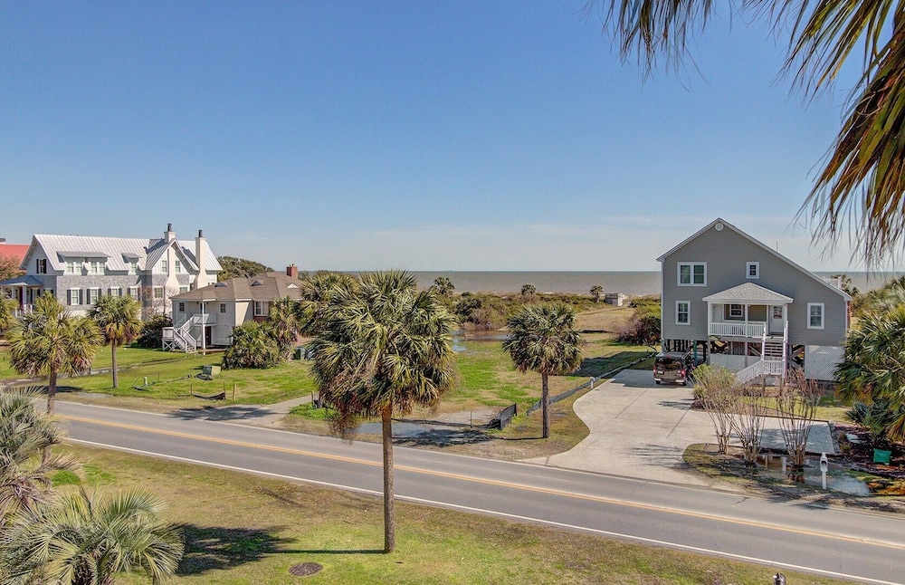 3001 Palm Boulevard by Avantstay Across From Beach & Ocean Views!