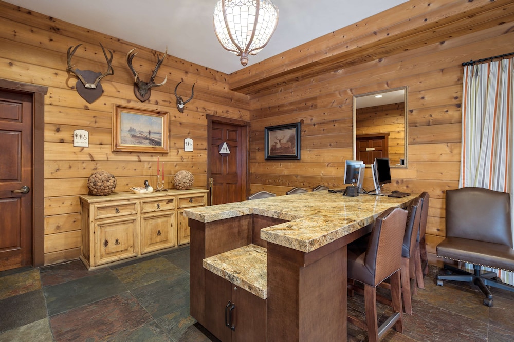 Best Western Corona Hotel & Suites