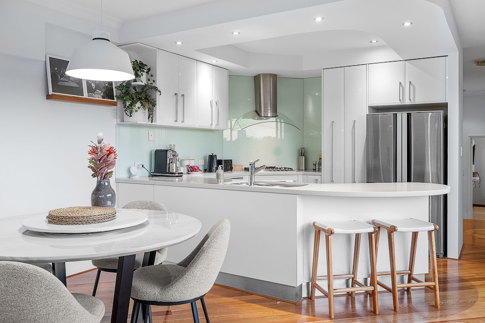 Designer Luxury 3brd - Epic Views - South Perth