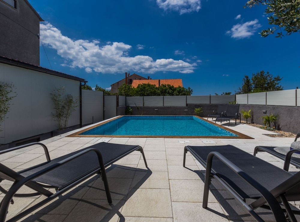 Zadar Lavish and Luxurious Apartment With Private Pool