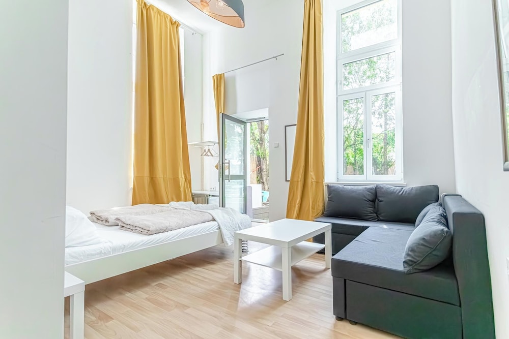 6BR Apt Lovely Garden Near Lorenz Böhler