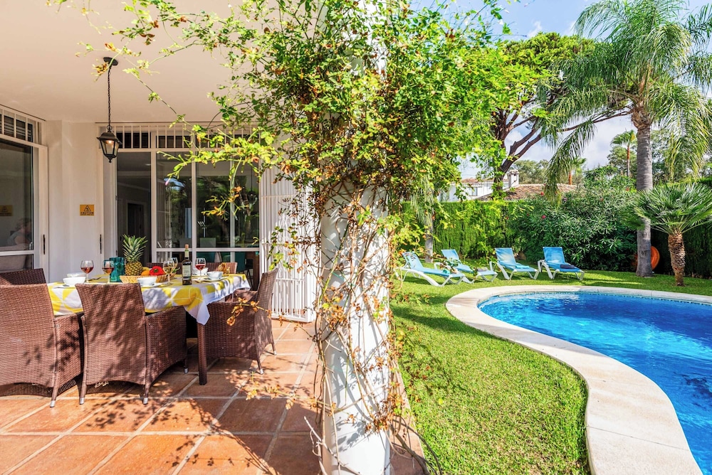 Villa Moongate
