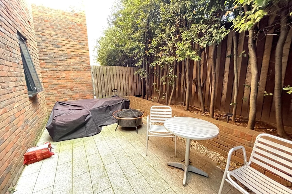 Pristine 1bedroom Flat W/private Patio - Stockwell!