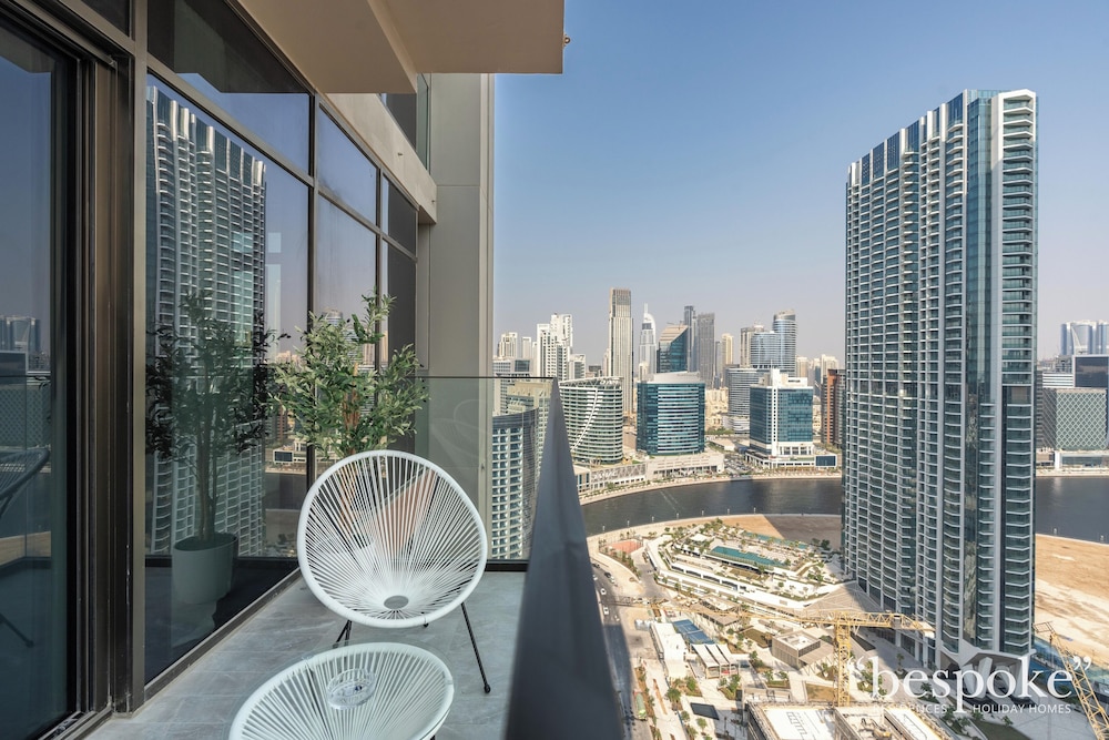 Luxury 2BR in Peninsula One by Bespoke