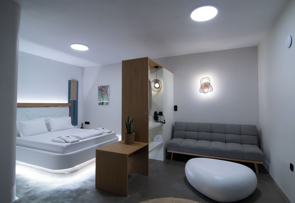 Thronos Suites