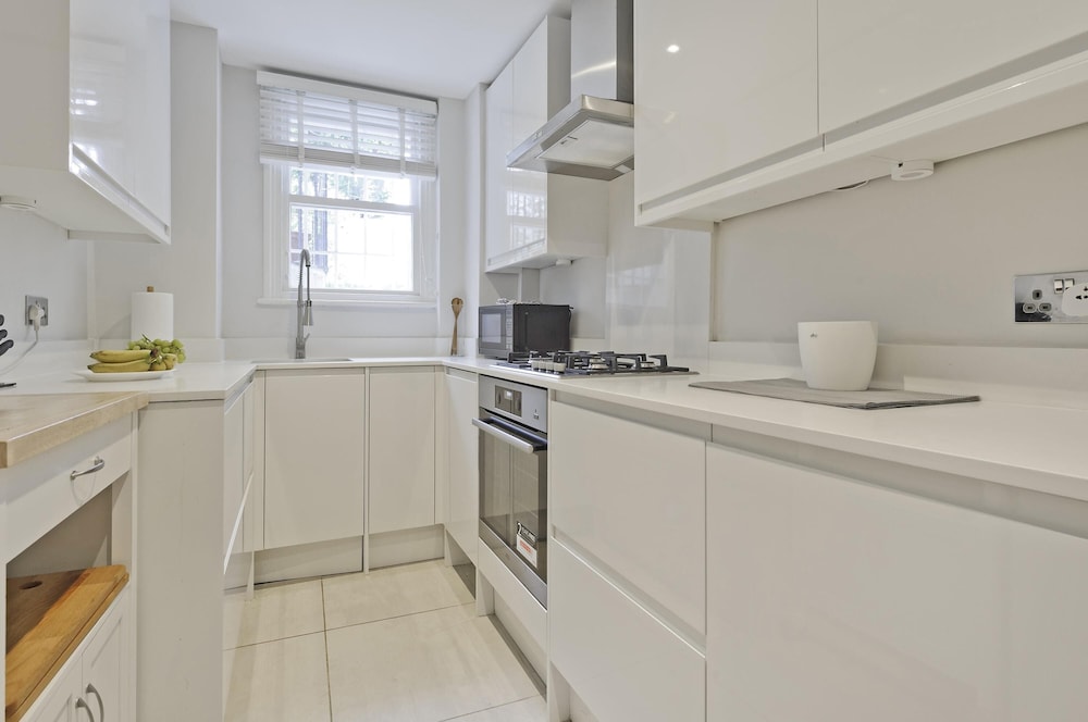 Huge Kensington Garden Flat