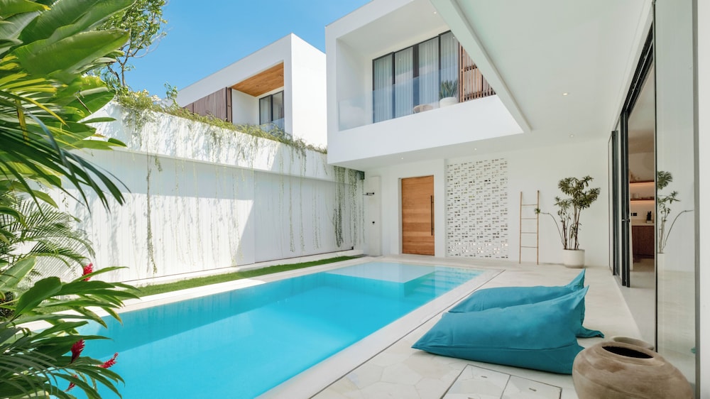 Loona Palm Villas by Villa Finder