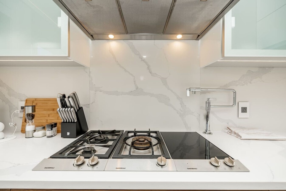 Centrally-located Luxury Home With Views Cinema