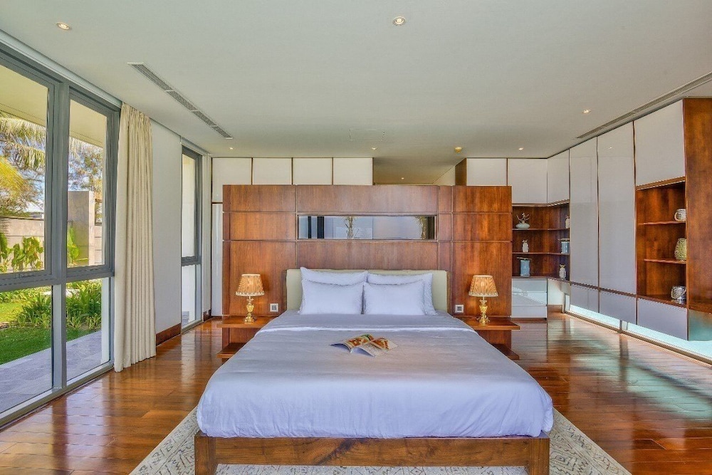 Luxury Yacht Villa
