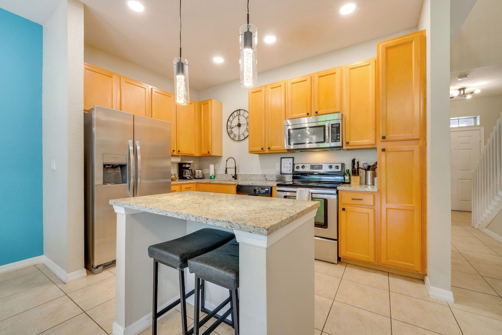Explore WDW From Coral Cay Resort! Home w/ Lanai