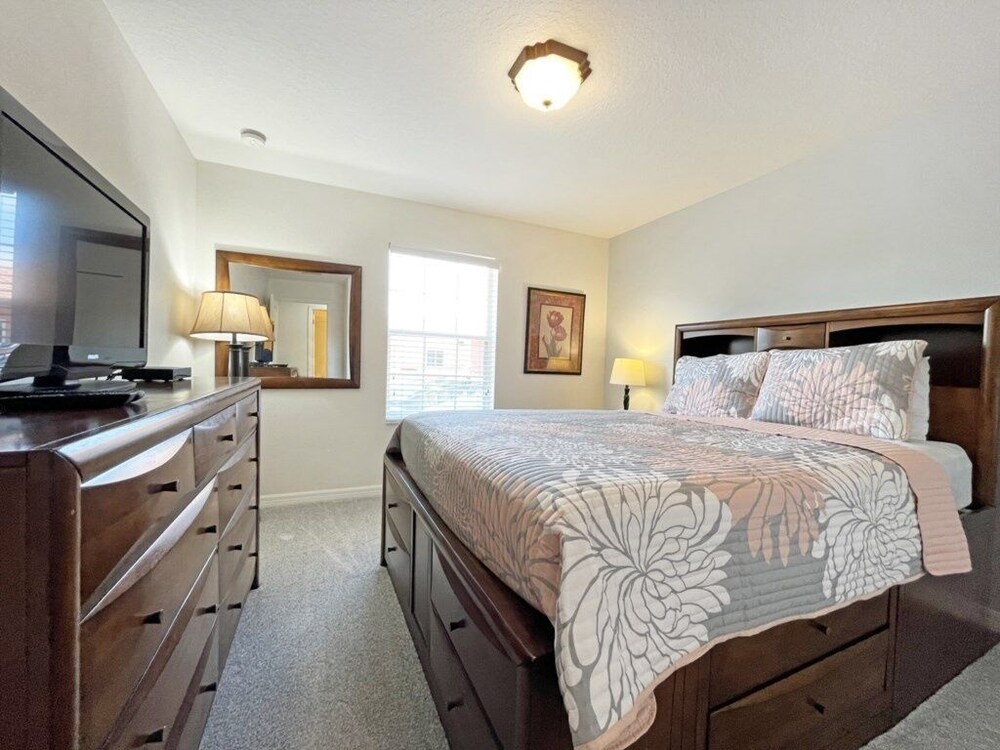 Top Cat Terrace 4 Bedroom Townhouse by Redawning view 3