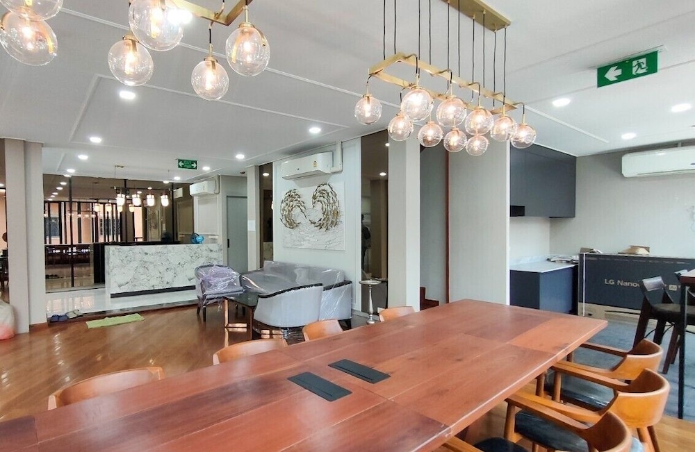 Poshtel 56
