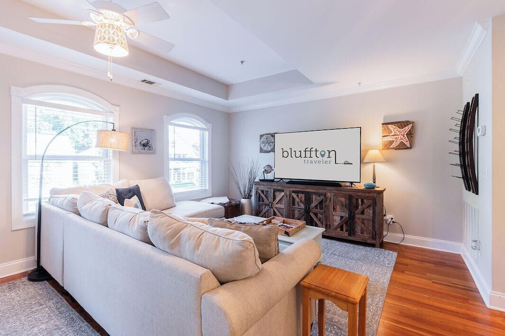 Pearl of the Promenade - Old Town Bluffton, SC 2 Bed Townhome in Prime Location