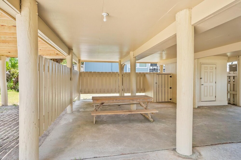 Coastal Charm With Canal Views - 419 Tarpon Blvd, Fripp Island