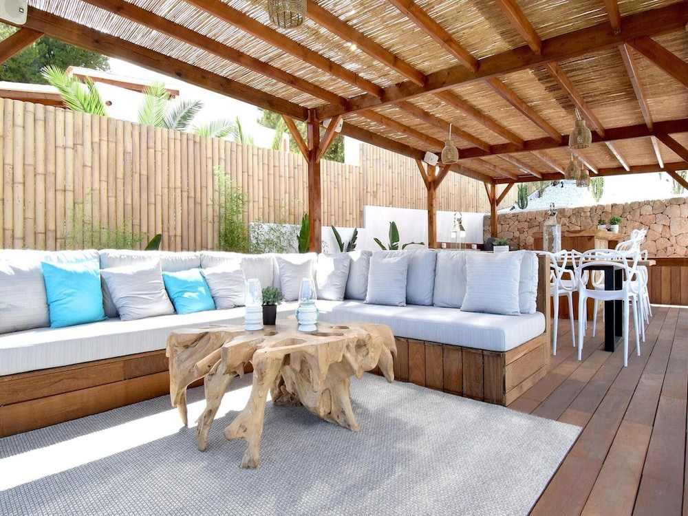 Magnificent Villa With Heated Pool