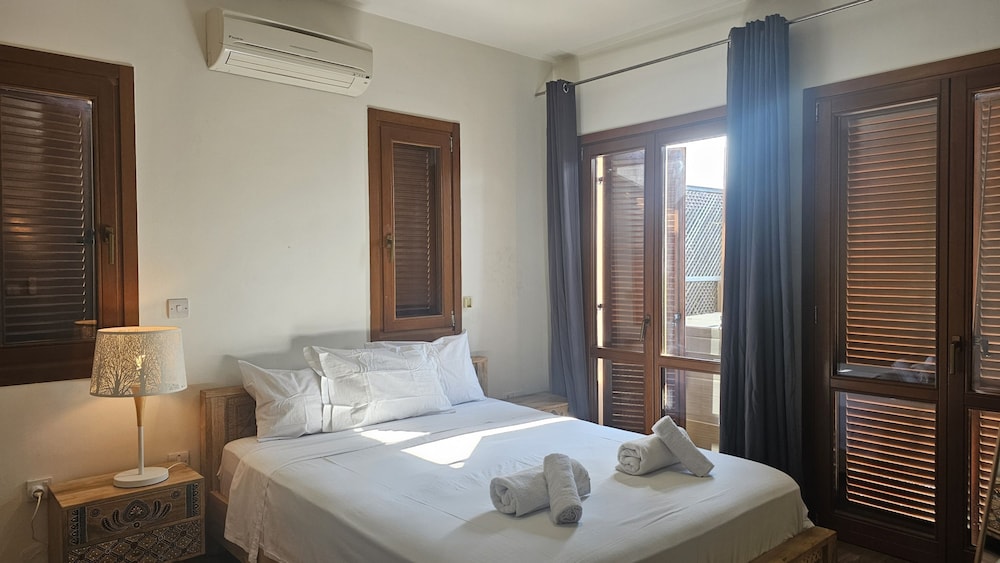 62 APH - Stay Aphrodite Hills Apartment