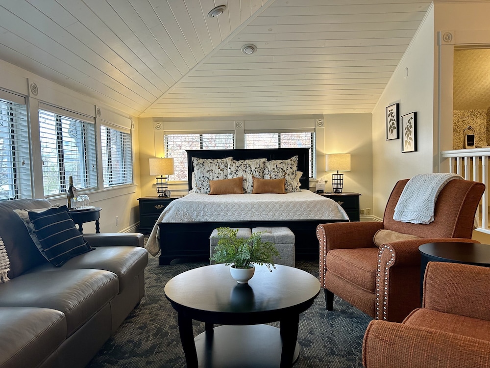 Ashland Vacations - McCall House Boutique Inn - Property Image 31