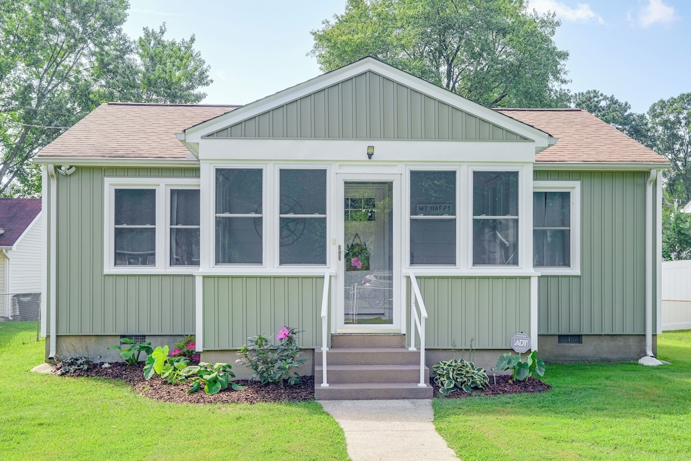 < 1 Mi to Colonial Beach: Coastal Gem w/ 2 Porches