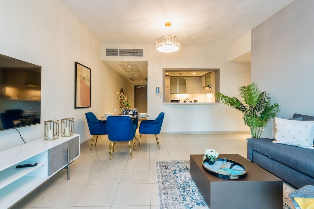 Luxurious 1B With Opera & fountains views