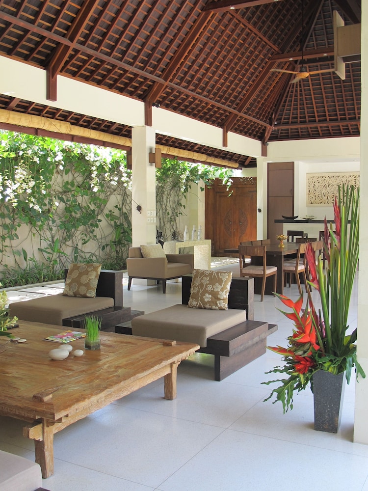 Nyaman Villas
