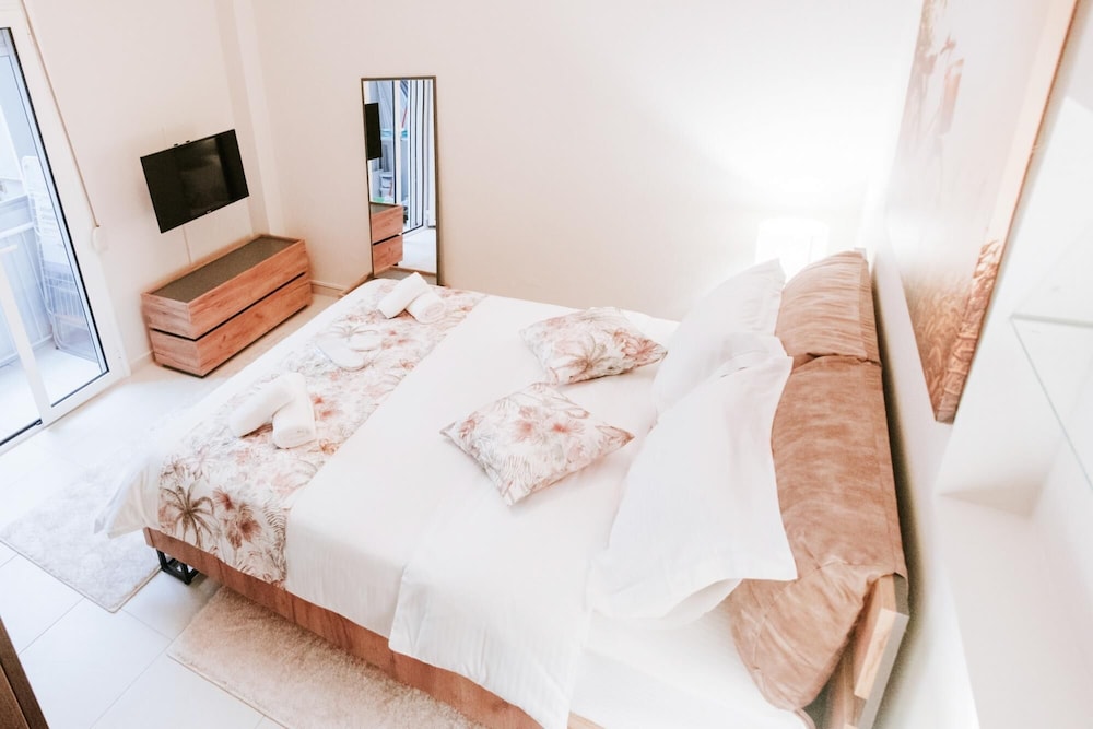 Best House Ellinou Stratiotou Ayia Patra view 3