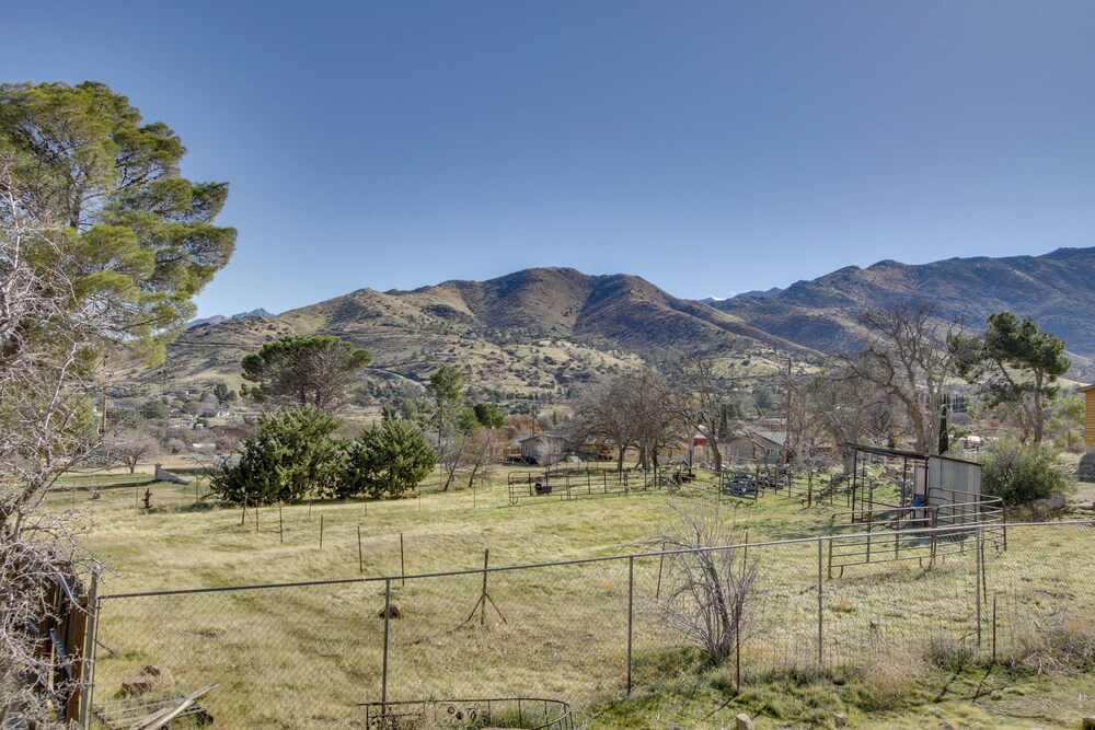 Lake & Mountain Views: Cozy California Stay