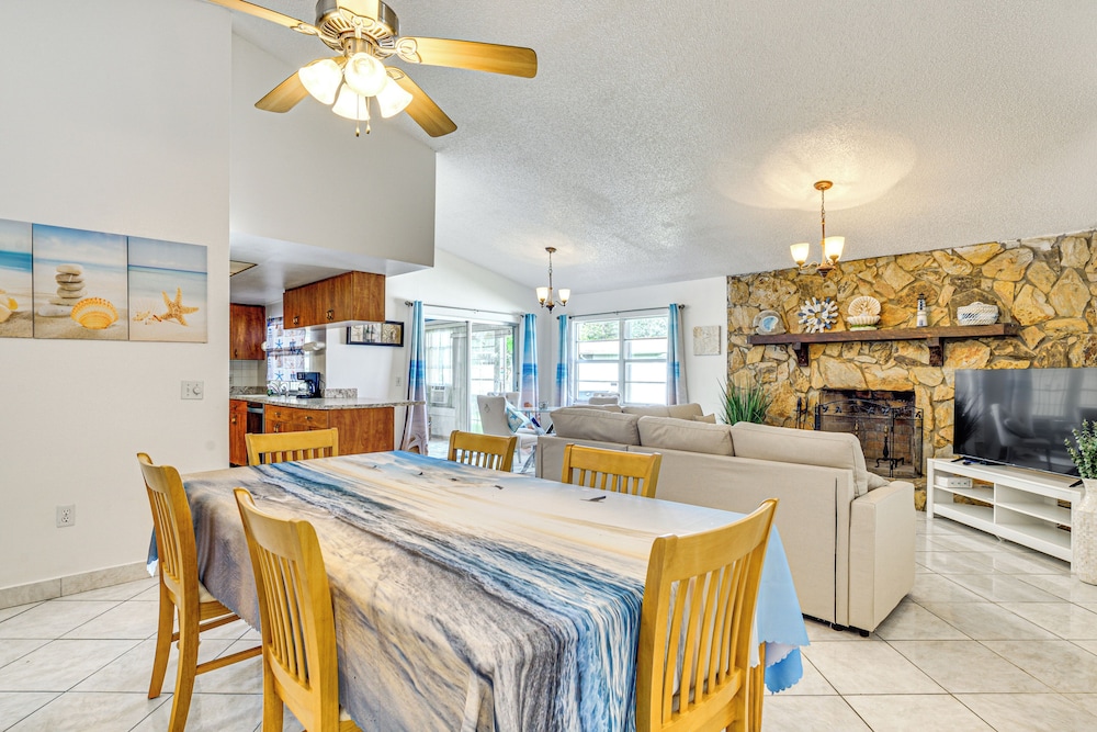 6 Mi to Hudson Beach: Port Richey Home w/ Patio!