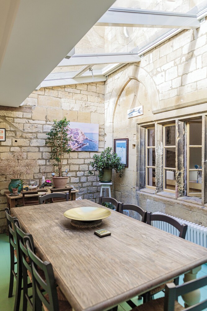 Artisan Hall Stunning Grandeur Cotswolds