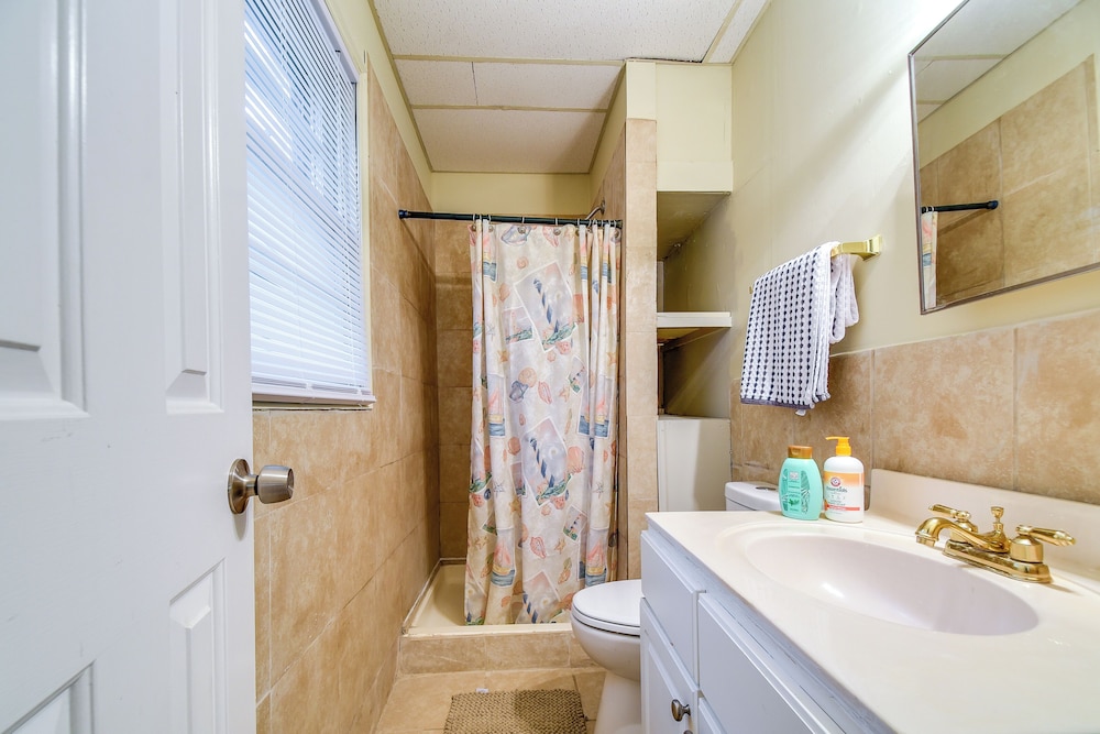 2 Mi to Dtwn: Spacious Home in Cary w/ Deck, photo 22