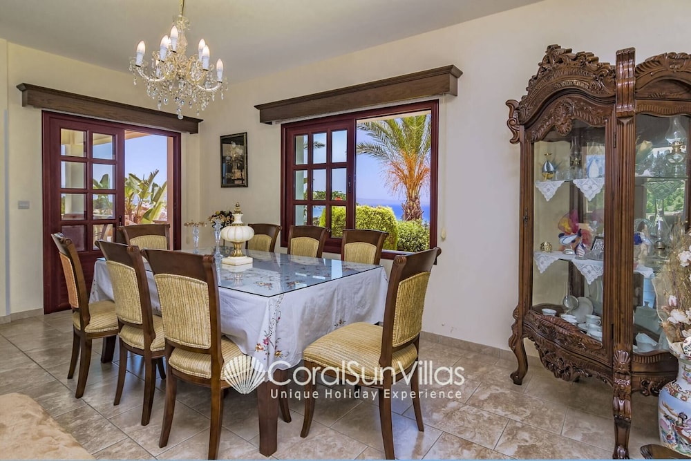 Away-from-it-all, Exceptional Sea Views Sleeps 10